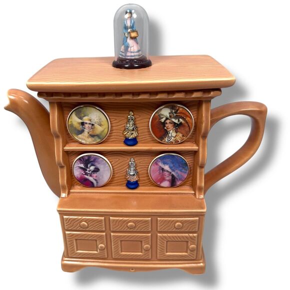 Vintage Mrs Albee Hutch Teapot Avon Products Brown Plastic Globe 1991 Plates